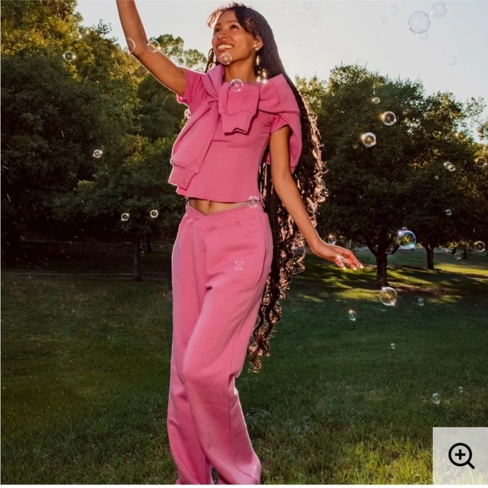 M. Fraise Bunny Hug Crew Neck Pullover Sweatshirt Fleece Long Sleeve Pink Medium - Picture 4 of 10